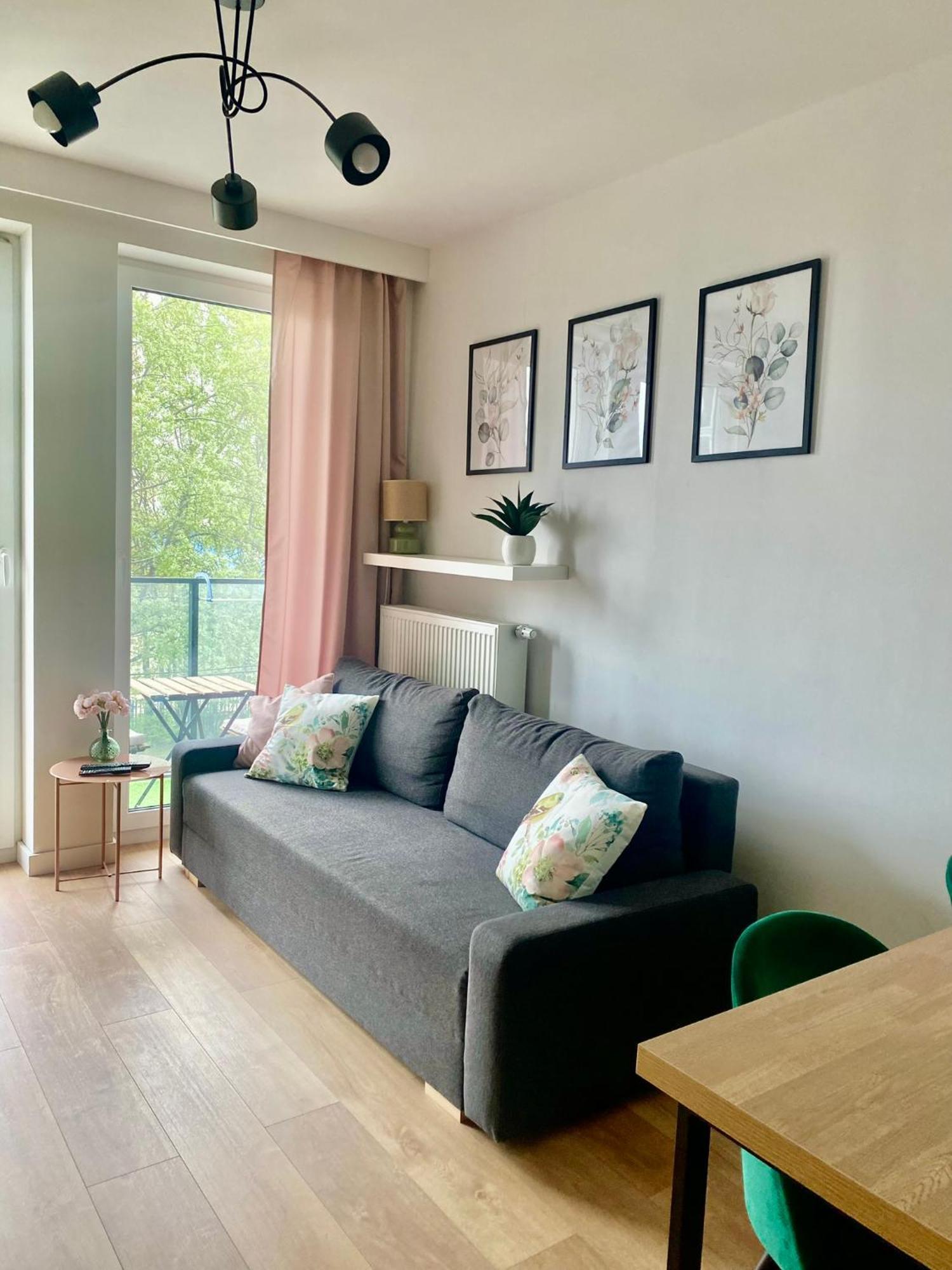 Airport Green Apartment Kl21 - Air Condition & Free Parking Varşova Dış mekan fotoğraf