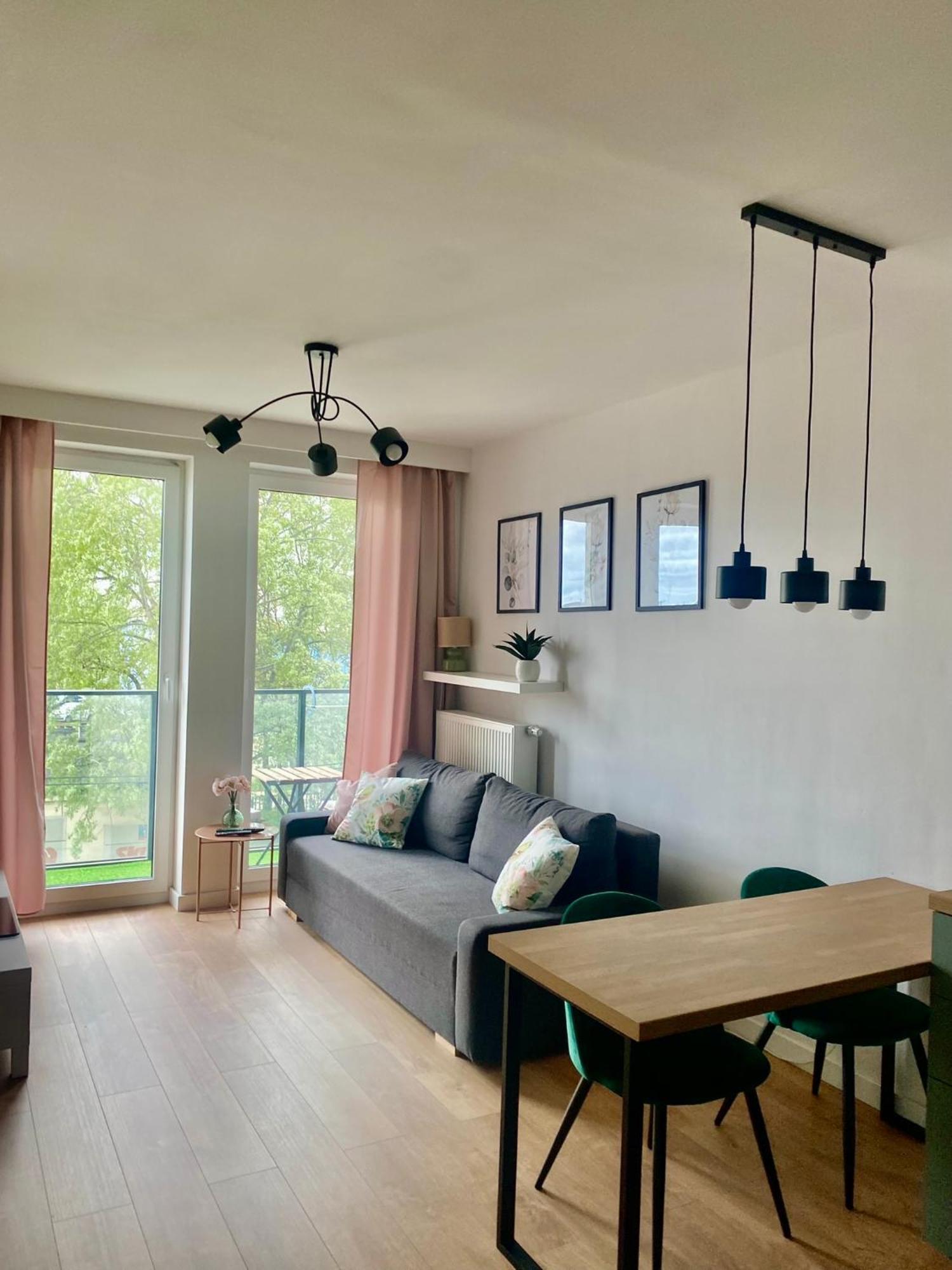Airport Green Apartment Kl21 - Air Condition & Free Parking Varşova Dış mekan fotoğraf